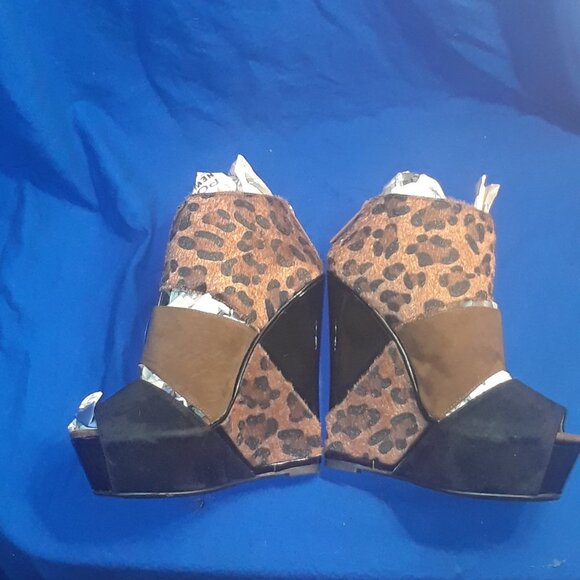 Pony Hair LEOPARD COMBO /  PATENT LEATHER COLOR BLOCKED WEDGE - Picture 4 of 7